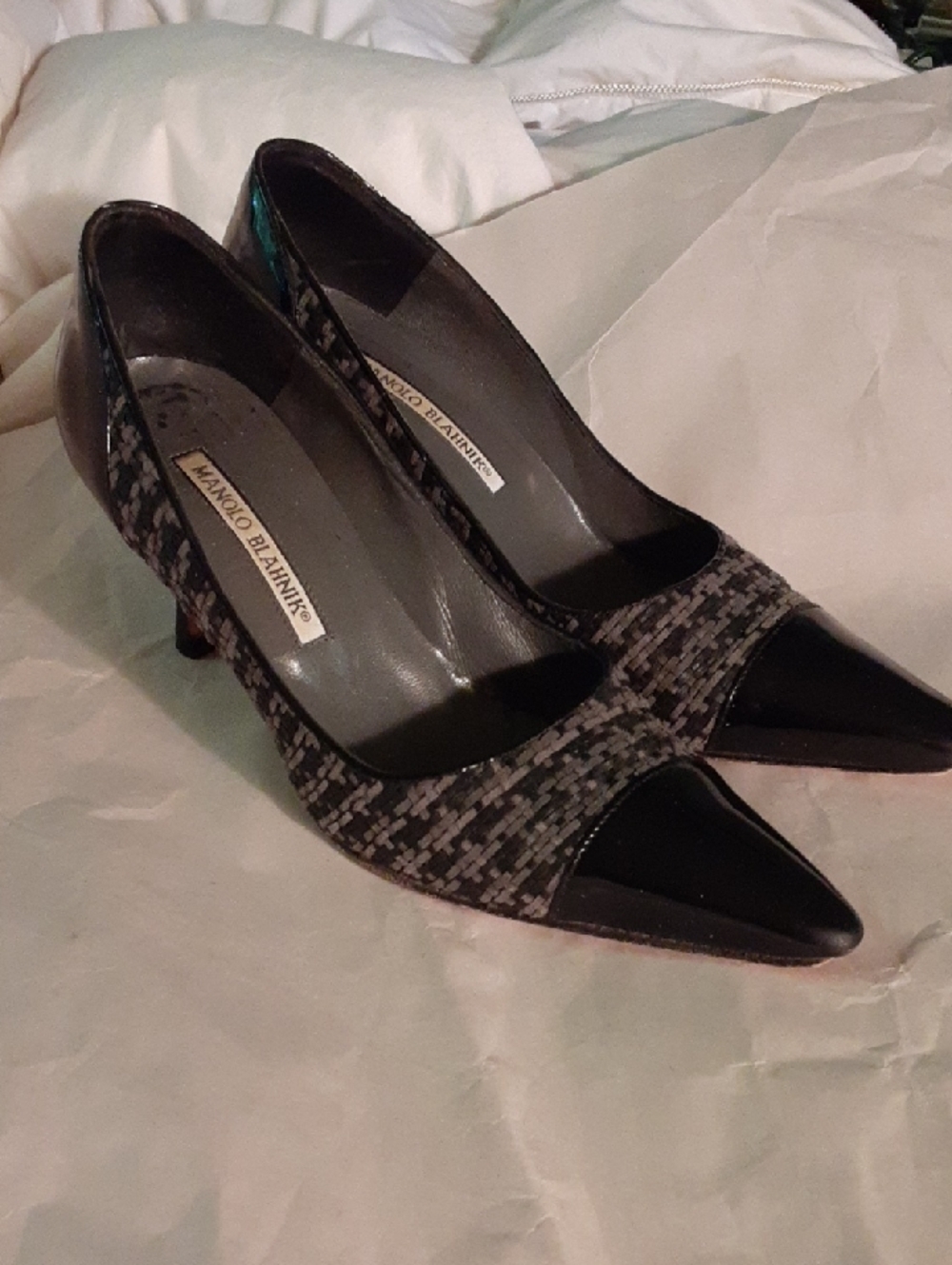 Manolo Blahnik Black and Gray Tweed Pointed-Toe Pumps SZ 36
